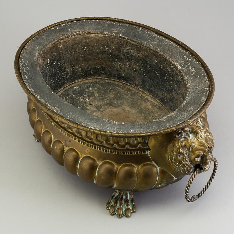 AN 18TH CENTURY BRASS JARDINIERE.