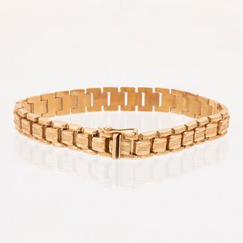 An 18K gold bracelet.