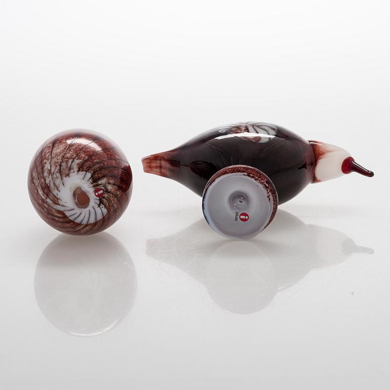 Oiva Toikka, annual glass bird with its glass egg, signed O. Toikka Nuutajärvi, dated 2010. Egg numbered 100/750.