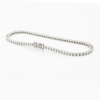 Tennis bracelet 18K white gold with round brilliant-cut diamonds.