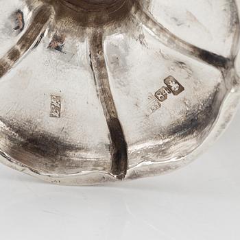 Saltkar, ett par, samt dosa, silver, Moskva 1845-47.