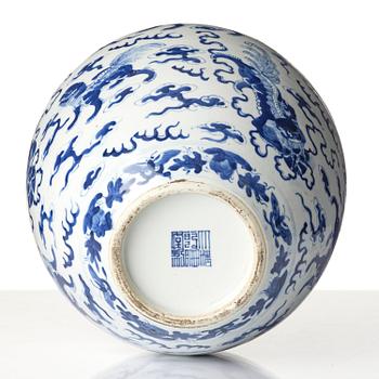 A blue and white 'buddhist' lion jar, Qing dynasty, 19th century.