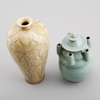 VAS OCH LOCKURNA, porslin, Kina, 1900-/2000-tal.