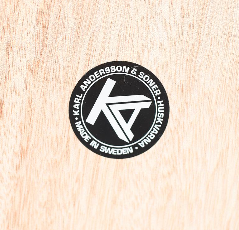 SKRIVBORD, etikettmärkt Karl Andersson & Söner, Huskvarna 2000-tal.