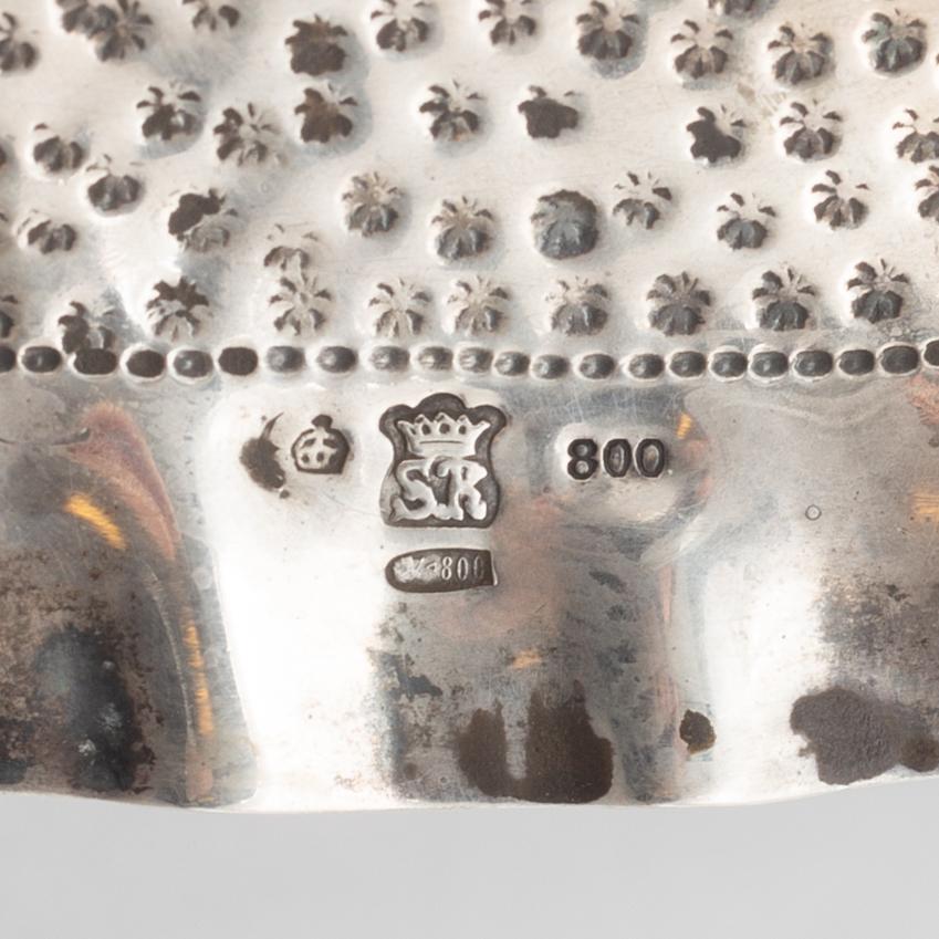 Presenterfat, låghaltigt silver, barockstil, omkring år 1900.