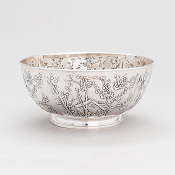 A cherry blossom decorated silver bowl, Finnish control marks Kultakeskus Hämeenlinna 1972.