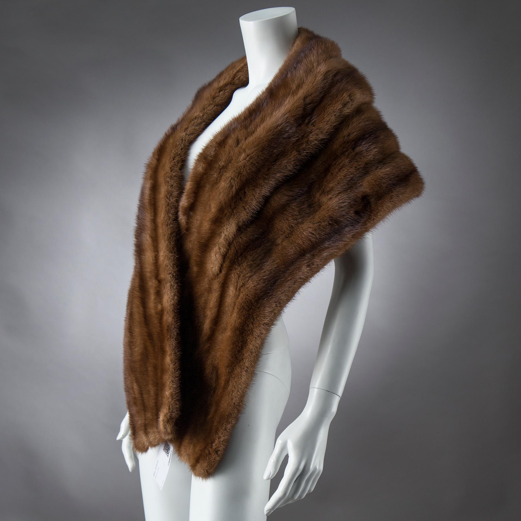 STOLA, mink.