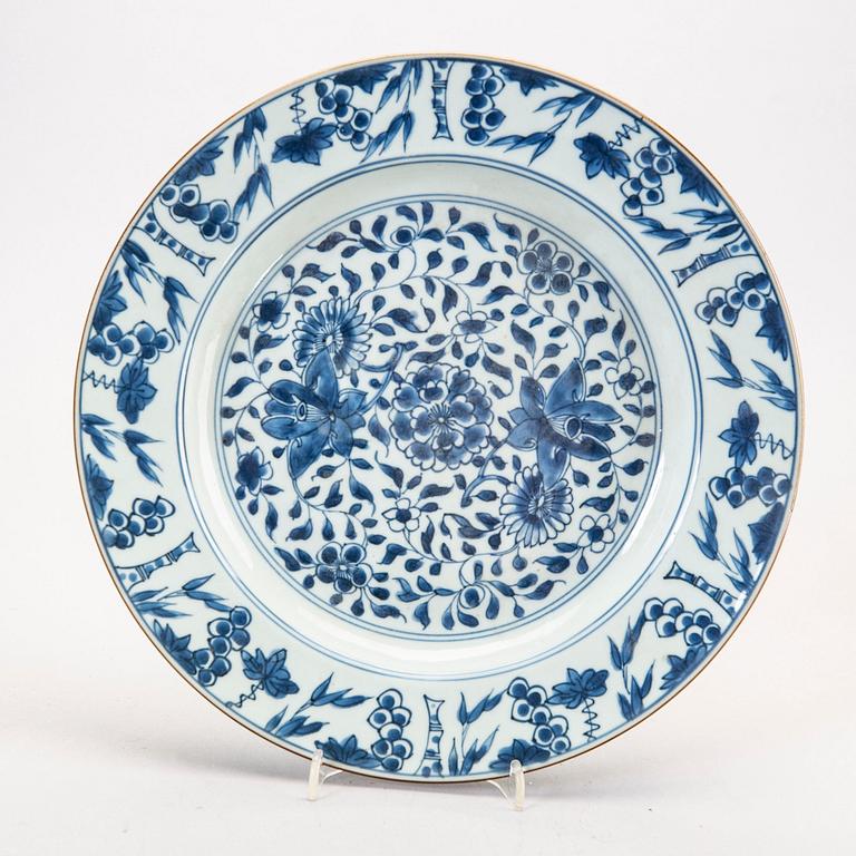 Fat, Kina  Qingdynastin, tidigt 1700-tal porslin.