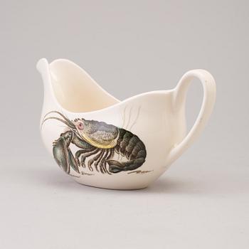 A CREAMWARE "FISH" SERVICE by Johnson Bros, England, 9 ps.