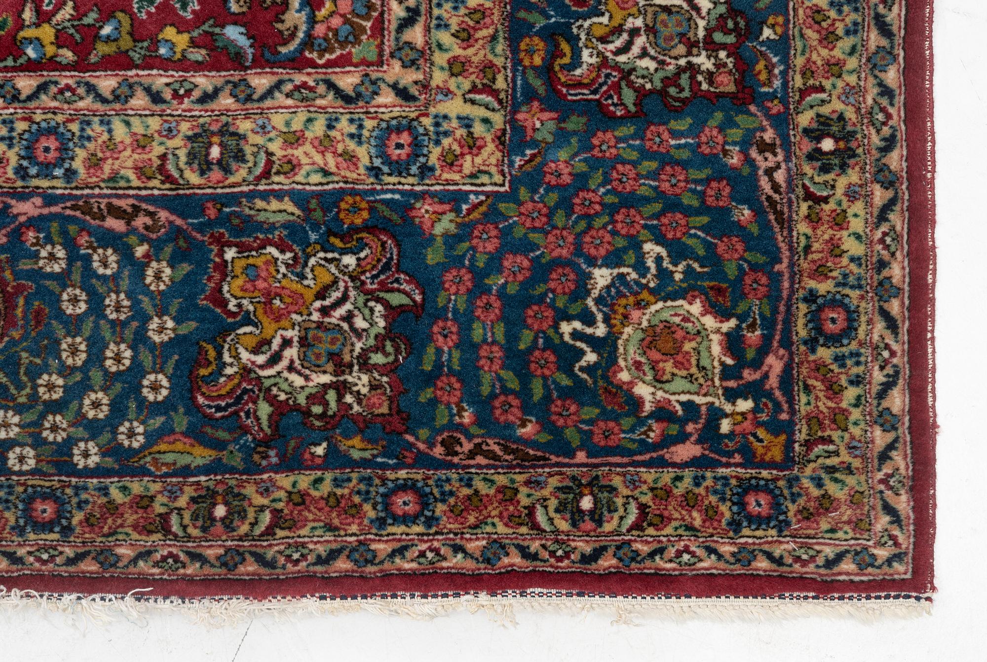 A semi-antique/old carpet, presumably Tabriz, x. 363 x 272 cm.