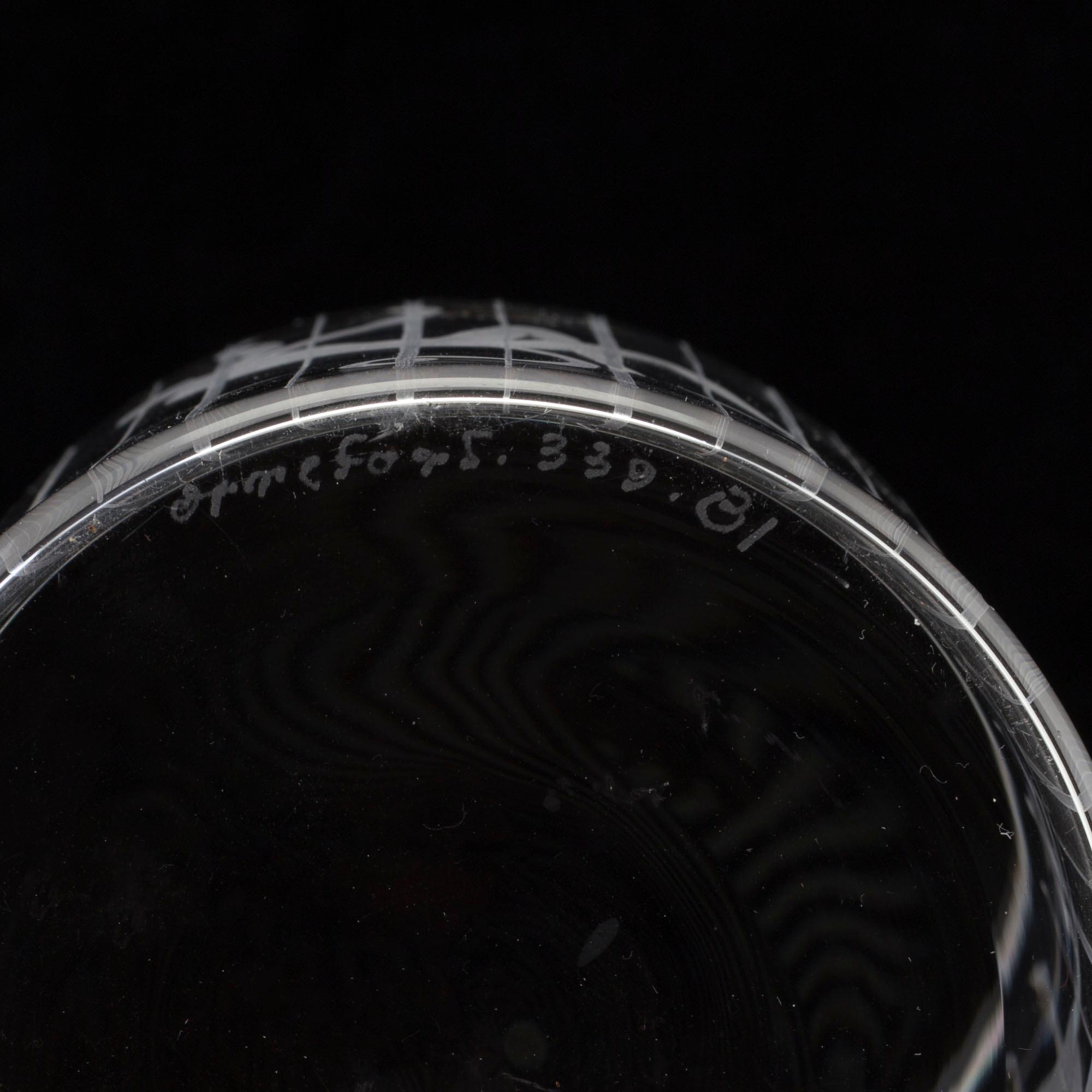 An Edward Hald engraved glass box, Orrefors 1945.