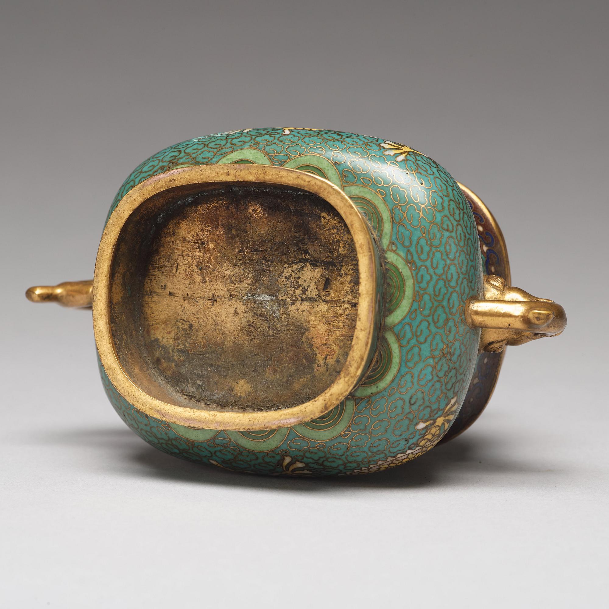 A cloisonné censer with cover, Qing dynasty, 19th Century.