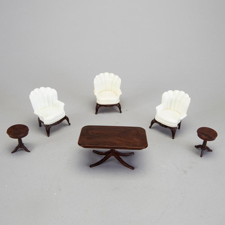 A lot of 26 pieces of plastic doll house furniture mostly by A Renwal products USA first half of the 20th century.