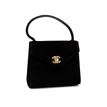 575. CHANEL, a black suede evningbag with a CC adorned lock.