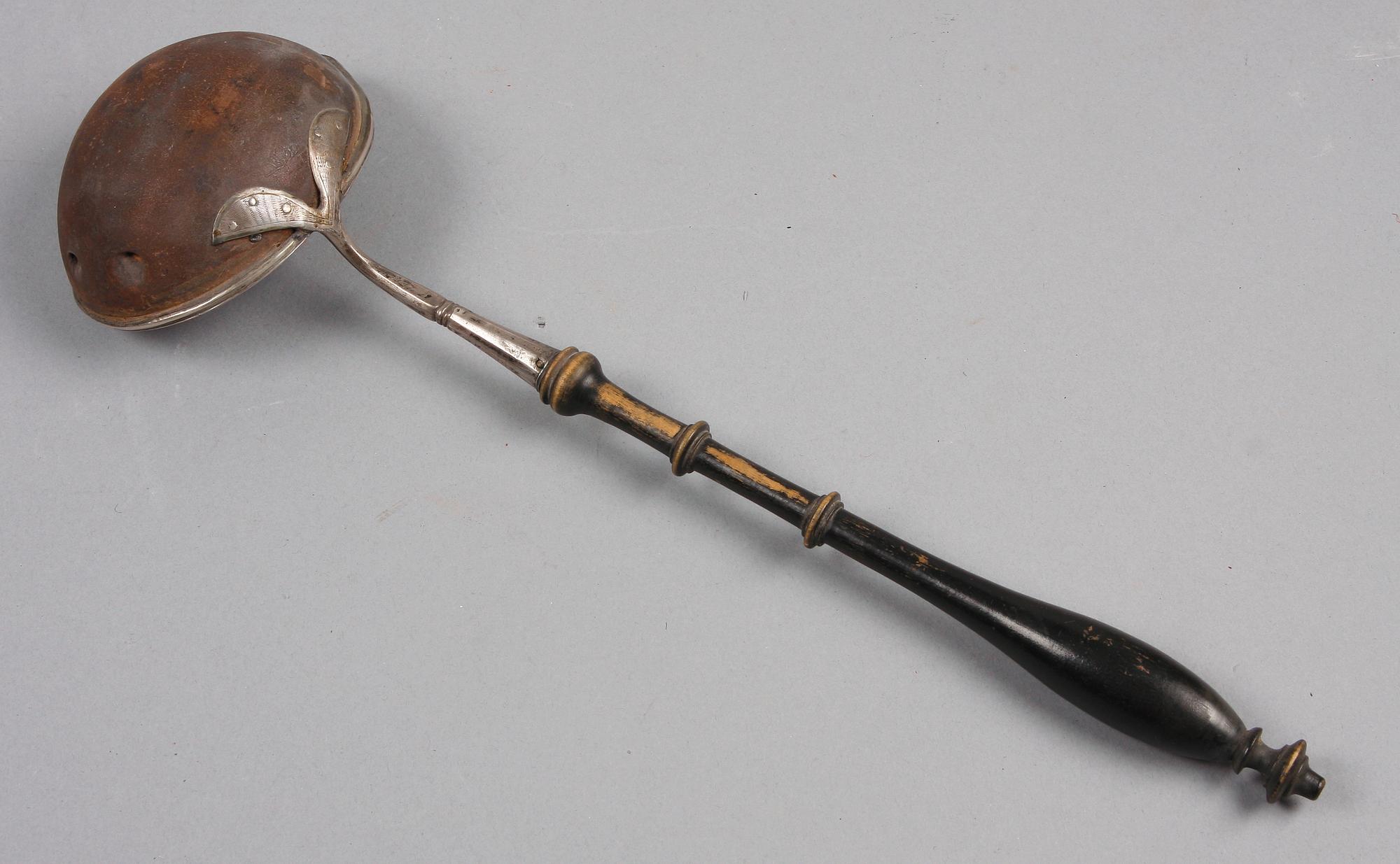 SOPPSLEV, silver o trä, 1800-tal. Otydl mästarstämpel.