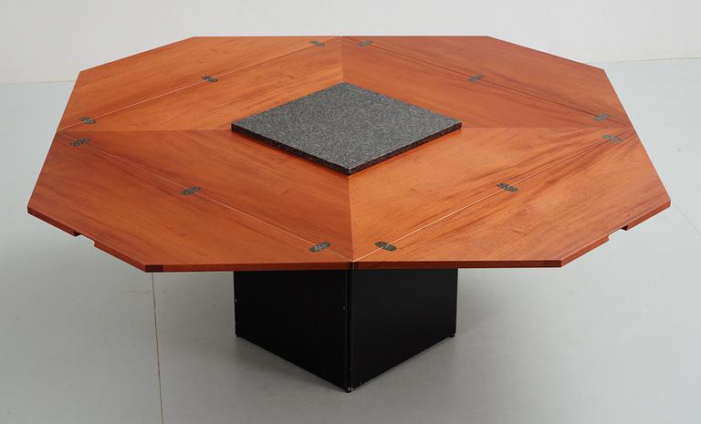 A Bob van den Berghe "Cirkante" table, Van den Berghe-Pauvers, Gent, Belgien 2000.