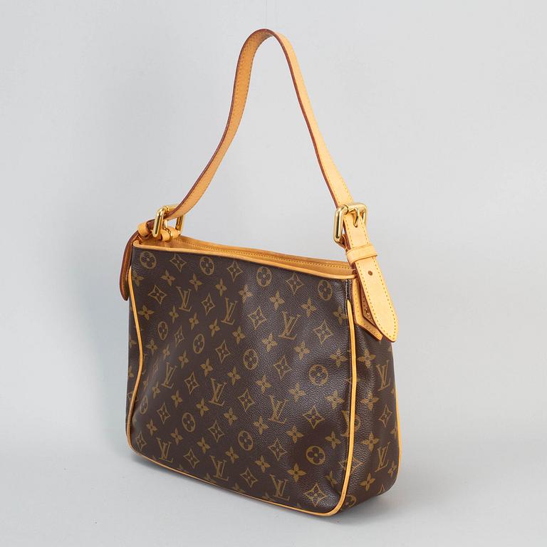 LOUIS VUITTON, 'Monogram Hudson GM'.