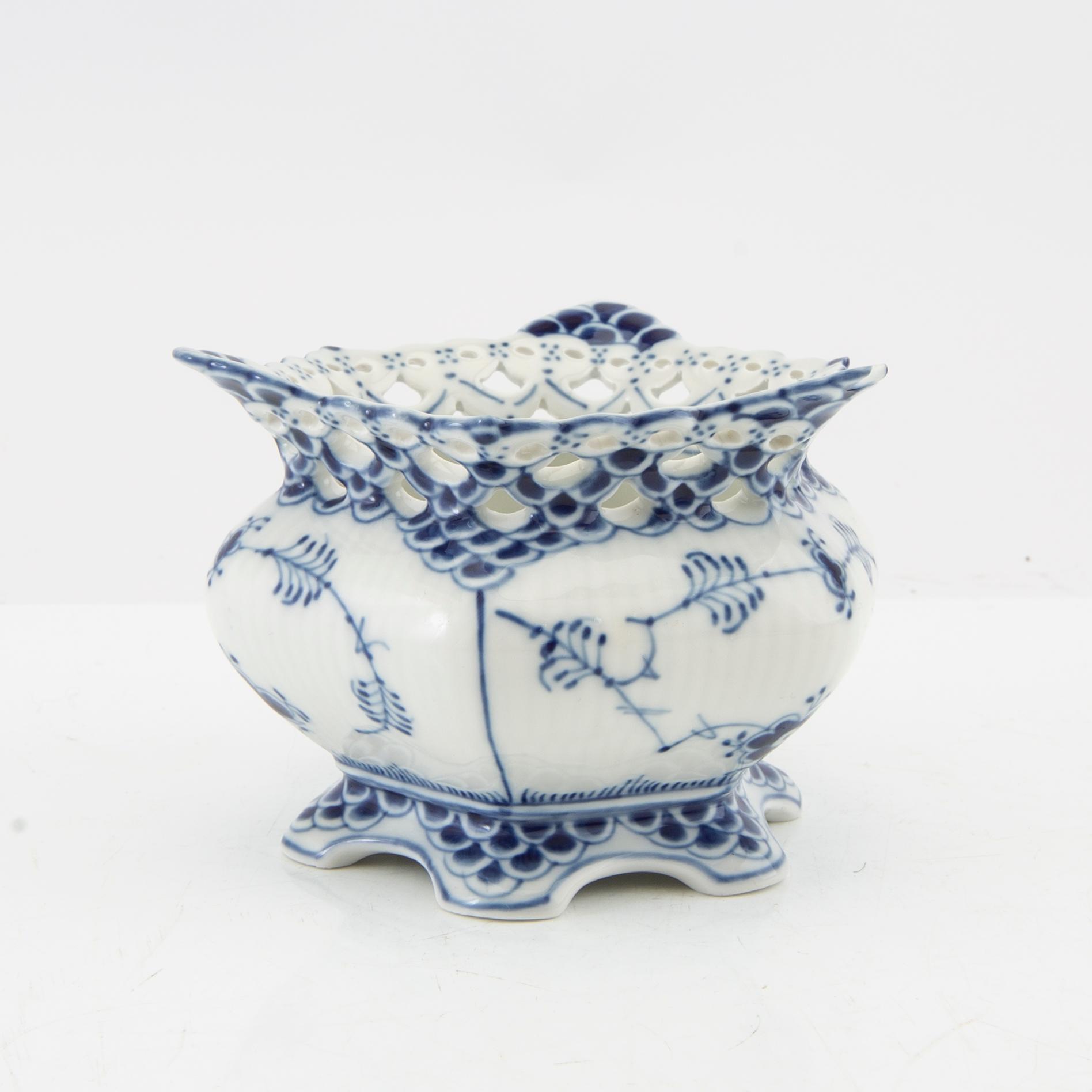 Servis ca 57 dlr "Musselmalet" Royal Copenhagen och Bing & Grondahl Danmark porslin.