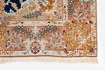A Tabriz carpet, part silk, c. 206 x 147 cm.