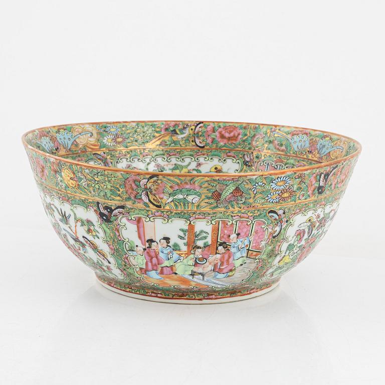 A Canton porcelain punch bowl, Qing dynasty, 19th Century.