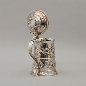 DRYCKESKANNA, silver. London 1700-talets andra hälft, trol Thomas Ollivant. Ca 820gr.