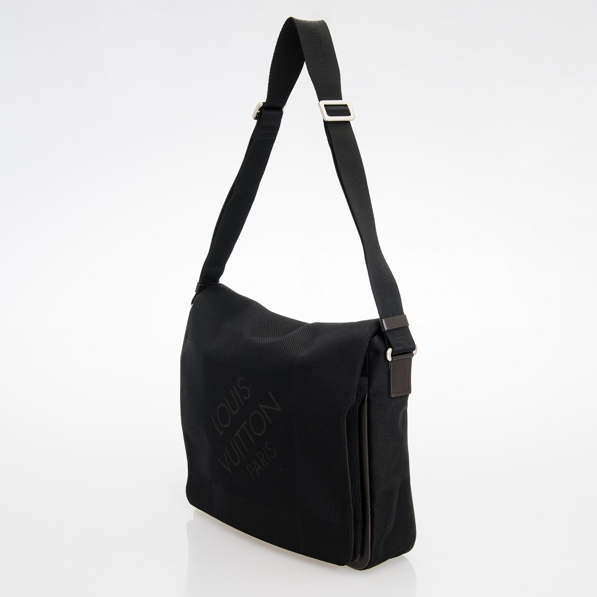 Louis Vuitton, "Damier Geant Messenger" bag.
