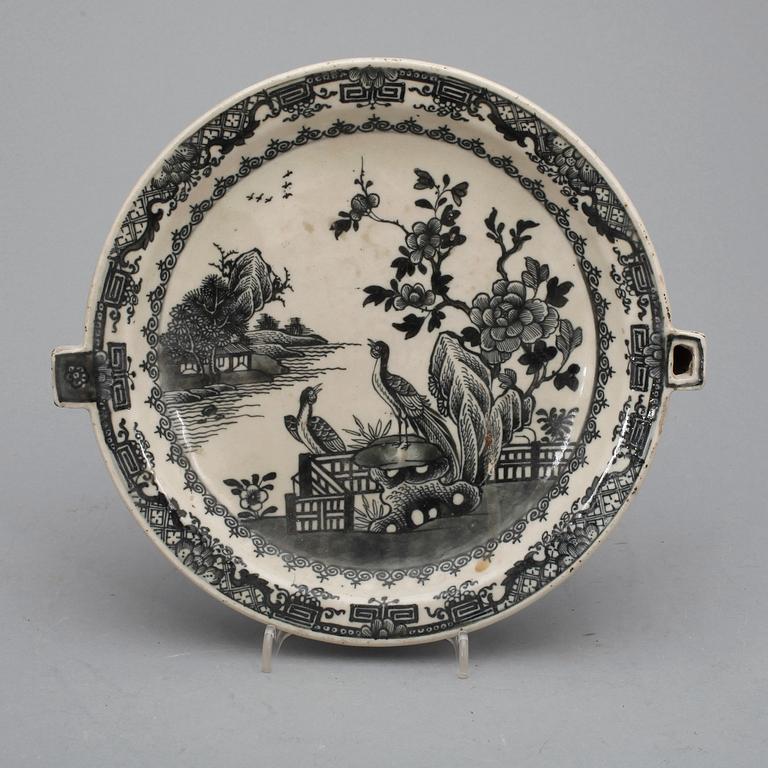 VÄRMEFAT, porslin, Kina, 1700-tal.