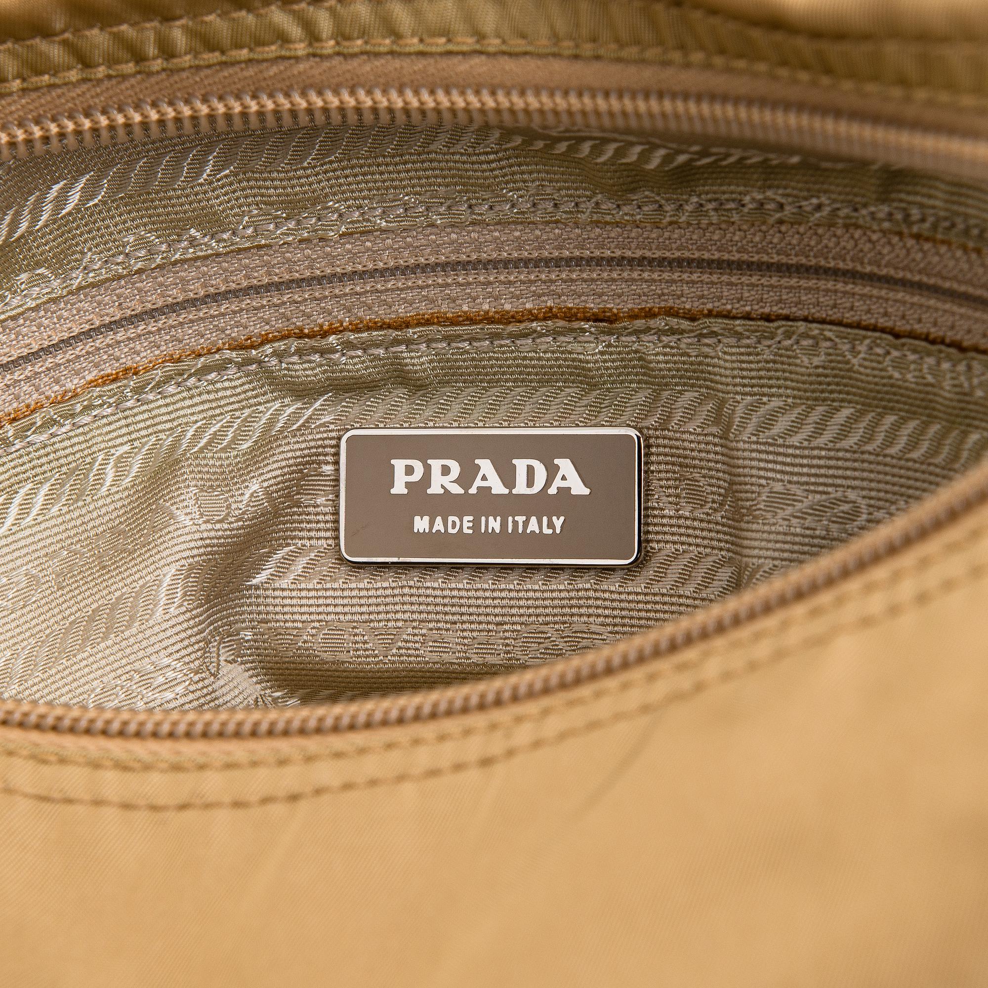 Prada, shoulderbag.