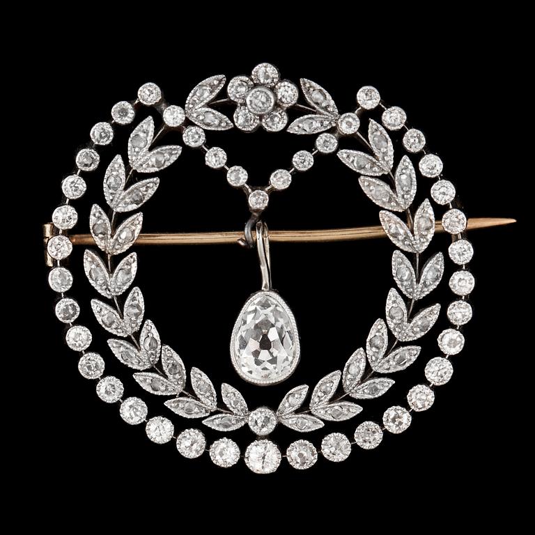An antique cut drop shaped diamond brooch, app. 0.75 cts and rose cut diamonds, c. 1915.