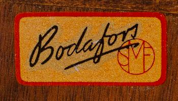 SKÅP. "Eugen" Svenska möbelfabrikerna Bodafors 1900-talets mitt.