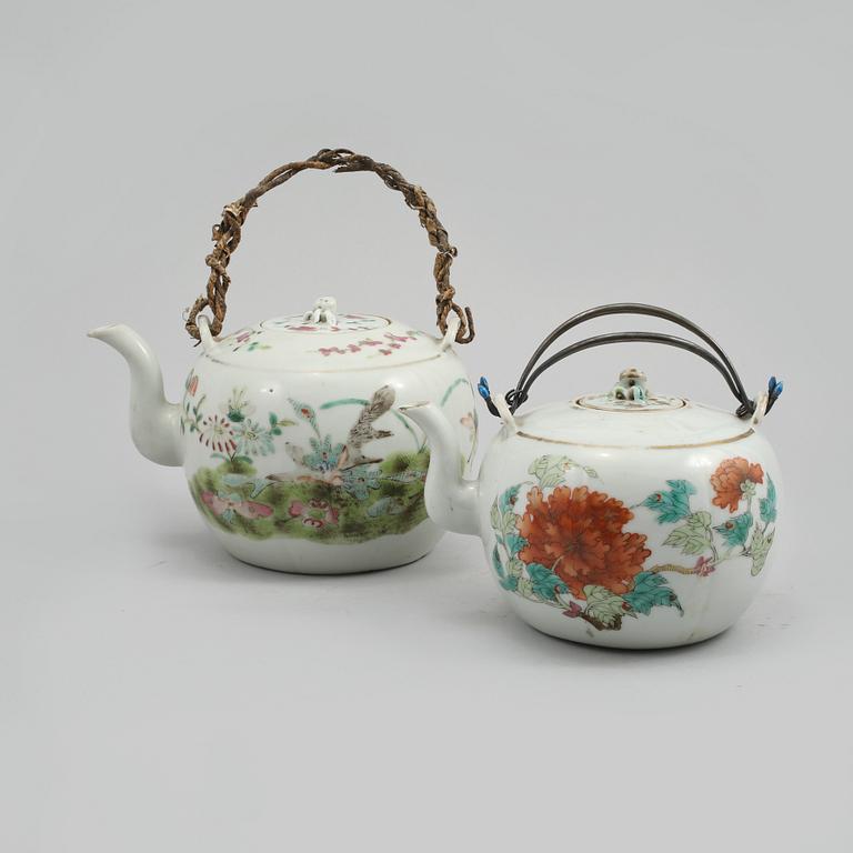 TEKANNOR, 2 st, porslin, Kina, 1800/1900-tal.