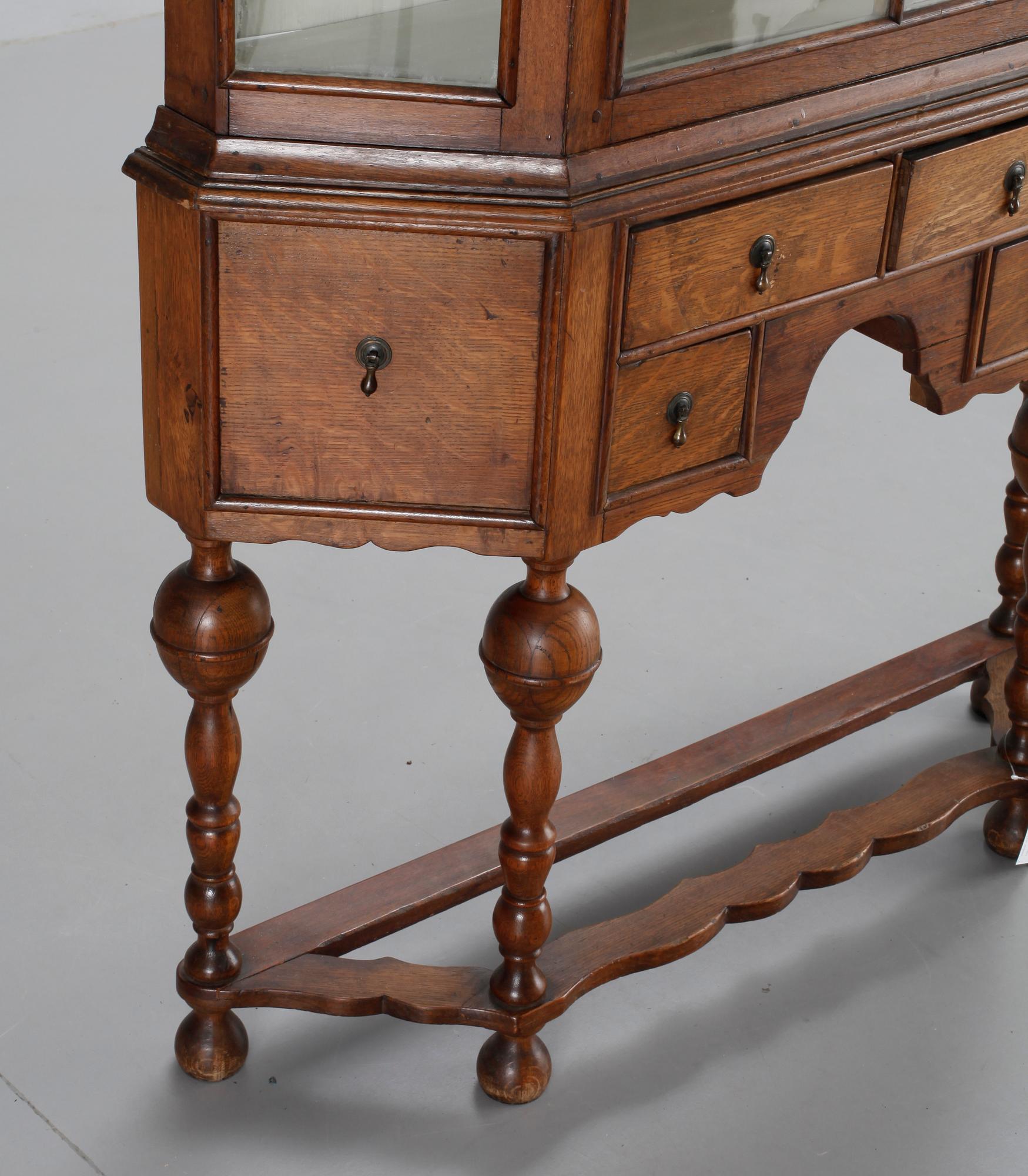 VITRINSKÅP, rokokostil.