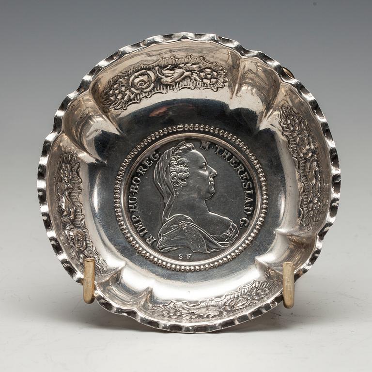 SKÅL, silver 800, Österrike efter 1922. Vikt 73,4 g.