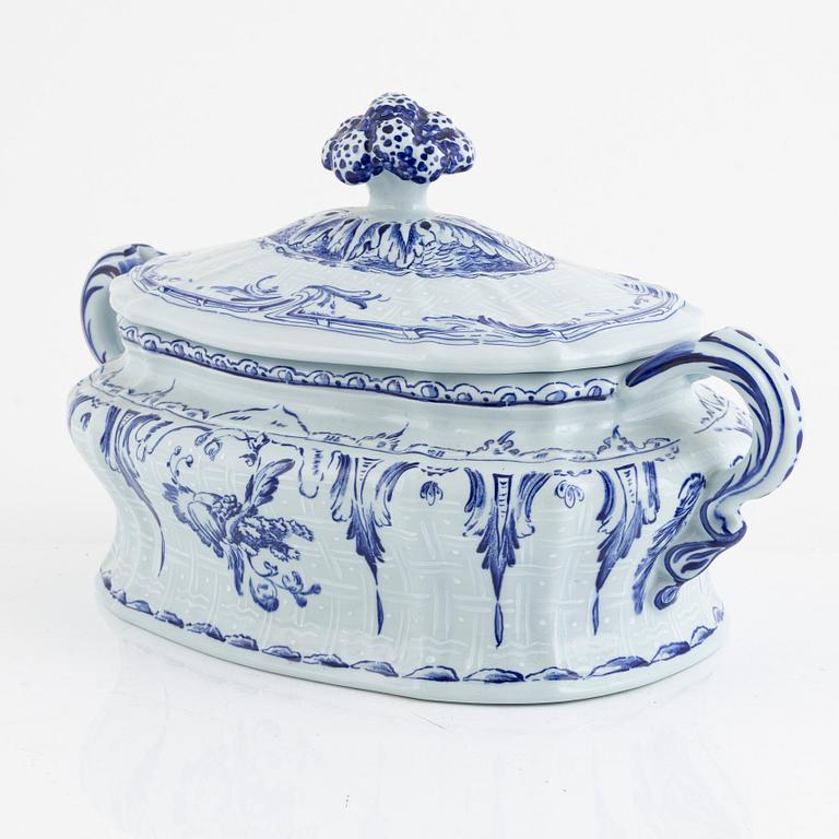 Tureen, porcelain, after an original from 1758, Rörstrand, 1976.