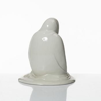 E Barlach, figurin, porslin "Sittande flicka" 1908.