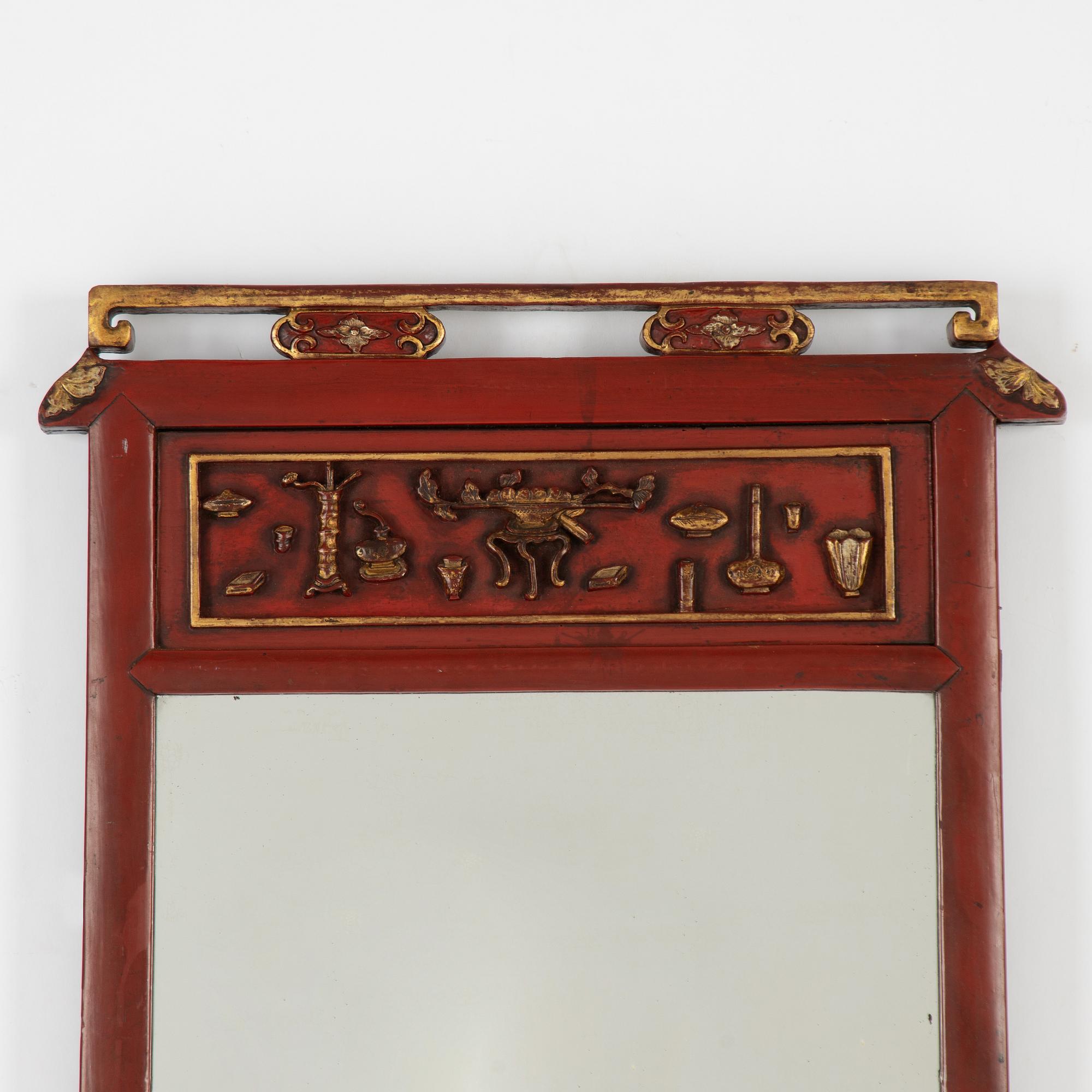 A lacquered mirror, Qing dynasty, 19th century.