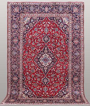 A carpet, Kashan, ca 292 x 196 cm.