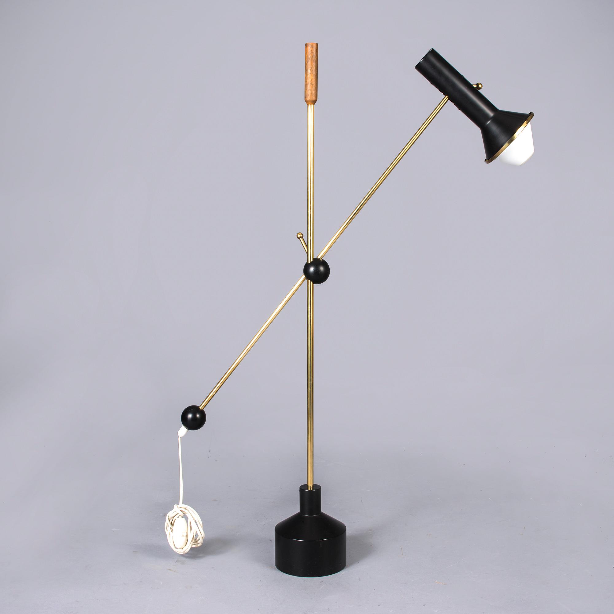 GOLVLAMPA, K10-47. Tapio Wirkkala. Tillverkare Idman Ab, 1960-tal.