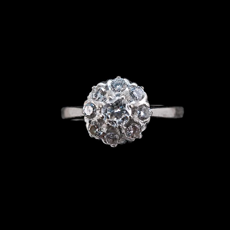 RING, 18K vitguld, briljantslipade diamanter ca 0.44 ct. Stockholm 1968. V. 2,9.