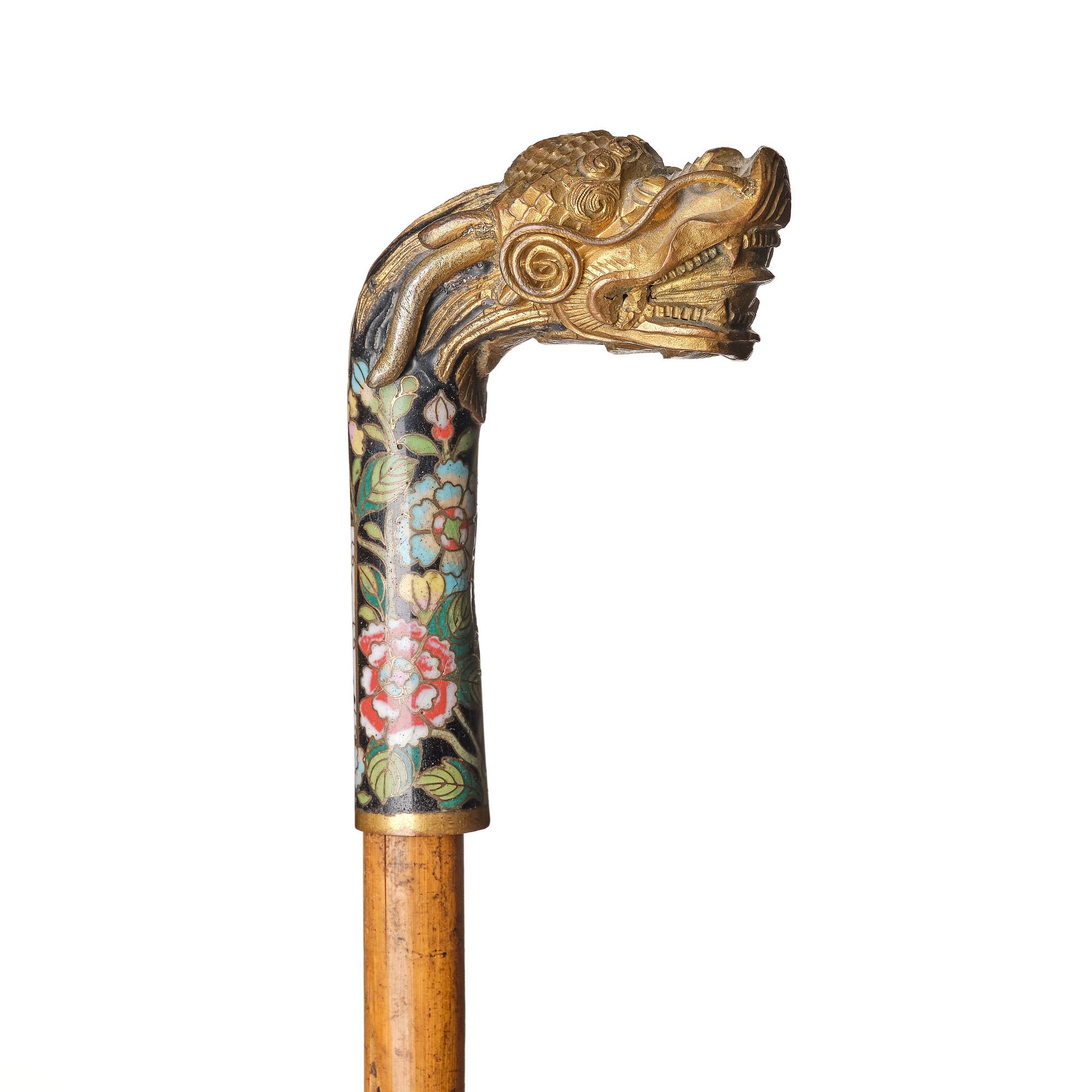 Käpp, cloisonné och bambu. Kina, Sen Qingdynasti/tidigt 1900-tal.