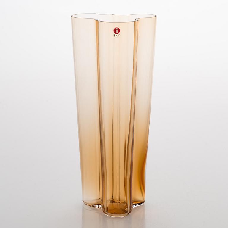 Alvar Aalto, maljakko, lasia, "Savoy", Iittala 2000-luku.