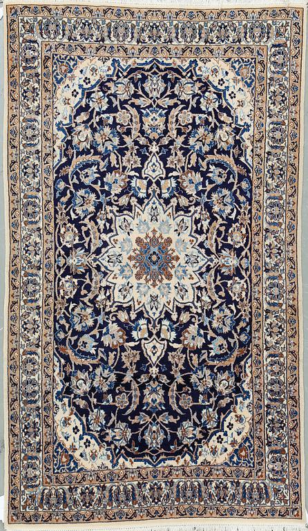 MATTA, sannolikt Nain part silk. Ca 203 x 116,5 cm.