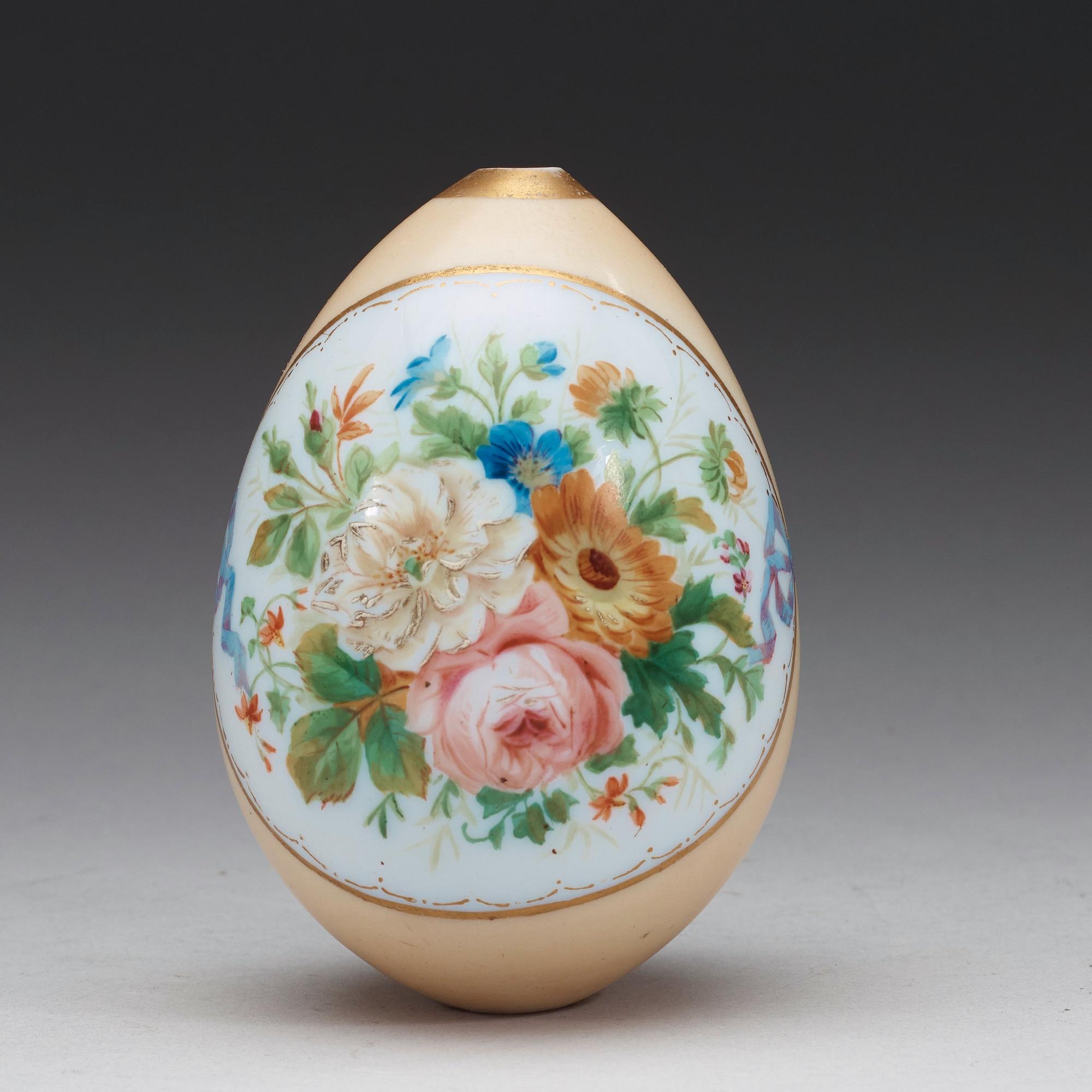 ÄGG, porslin. Ryssland, 1800-tal.