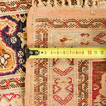 Prayer rug,  antique Gördes. C. 220 x 155 cm.