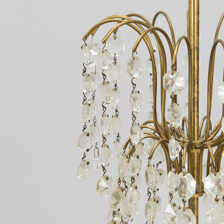 A mid-20th century chandelier.