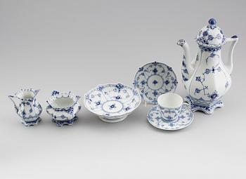 KAFFESERVIS, 16 delar, porslin, musselmalet, Royal Copenhagen.