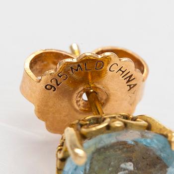 Korvakorut, 18K kultaa, topaasi ja akvamariini.