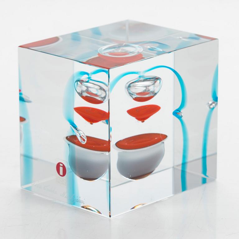 Oiva Toikka, lasikuutio, signeerattu Oiva Toikka Nuutajärvi.