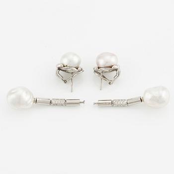 Gaudy ett par örhängen med påhängen platina med odlade pärlor och runda briljantslipade diamanter.