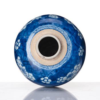 Tedosa, porslin. Qingdynastin, Kangxi (1662-1722).